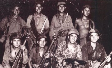 Code_talkers_on_Bougainville,_1943_(7973456676)